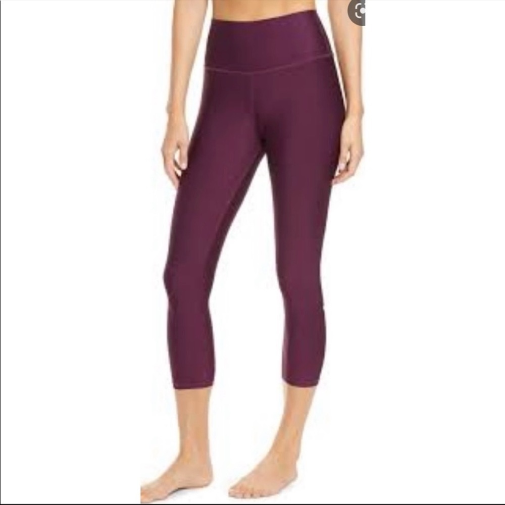 alo yoga | airlift capri high waisted legging black plum purple